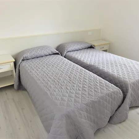 Apartment Bright Flat With Pool-beahost